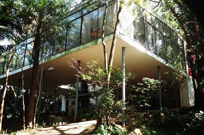 Casa de Vidro de Lina Bo Bardi: O Guia Completo
