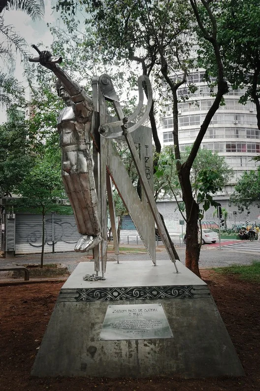 Estátua de Tebas no centro de São Paulo