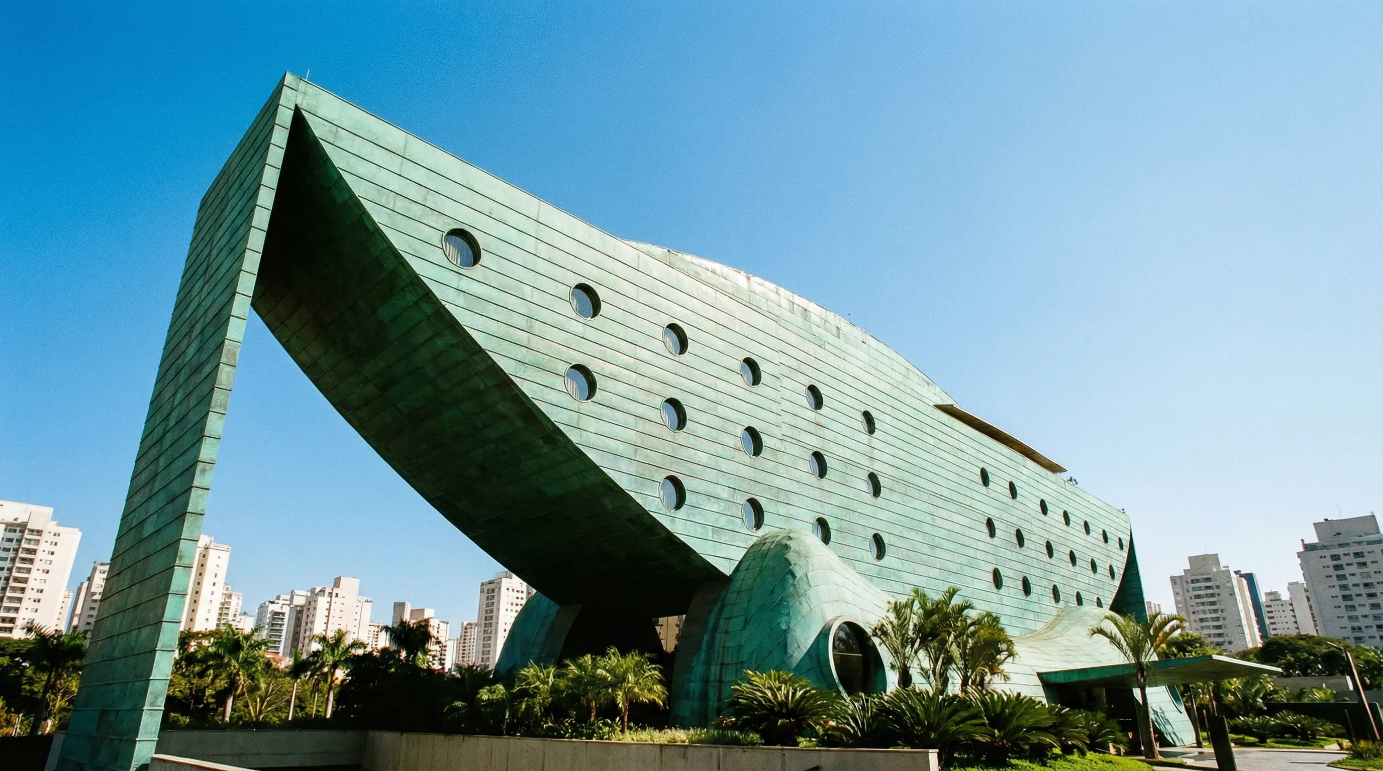 Desvendando a Singularidade do Hotel Unique: Uma Obra Arquit