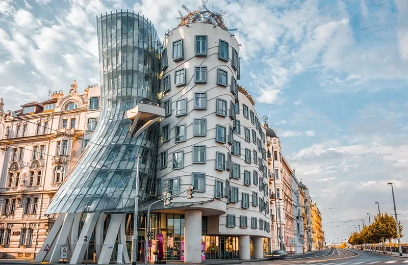 Casa Dançante: O Guia Completo da Obra-Prima de Frank Gehry em Praga