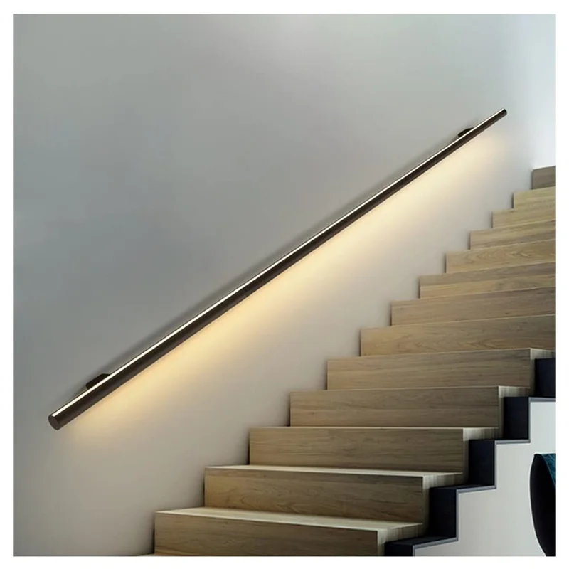 Escada com corrimão e iluminação ideal