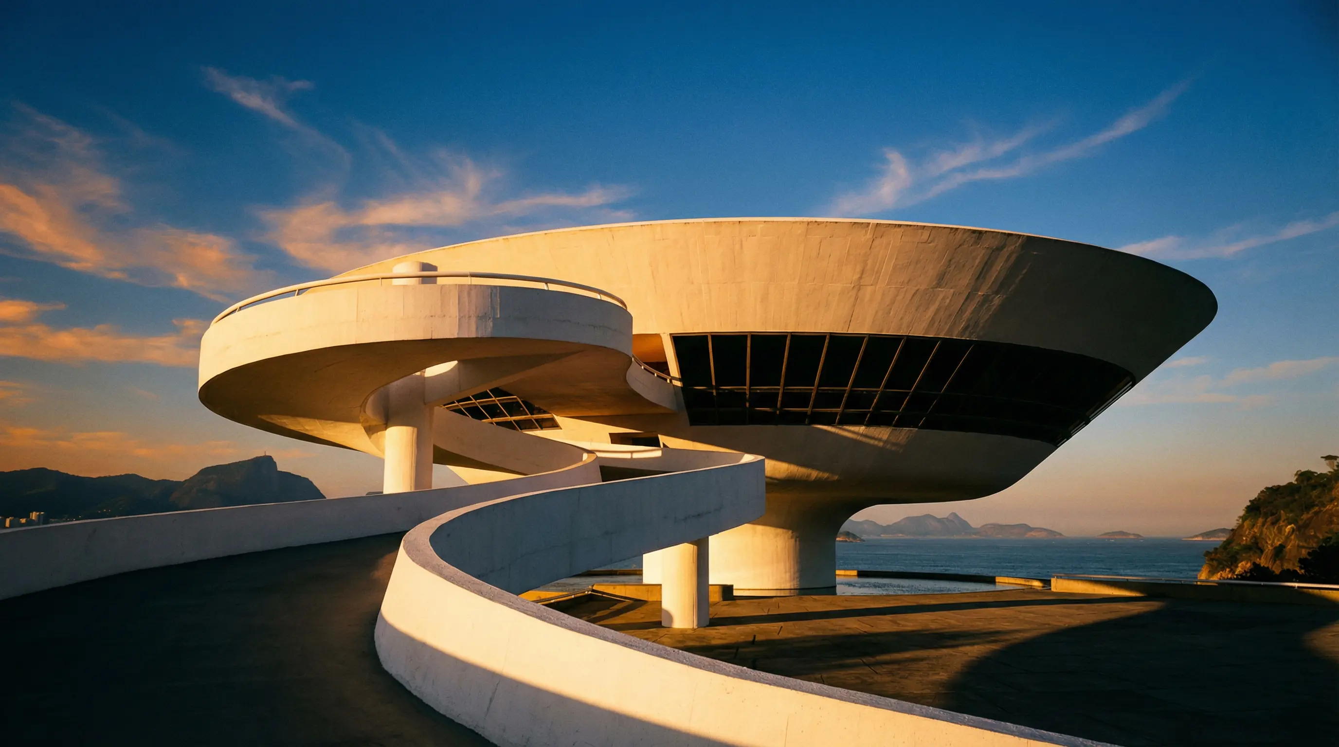 Mac Niteroi A Flor De Concreto De Niemeyer Sobre A Baia